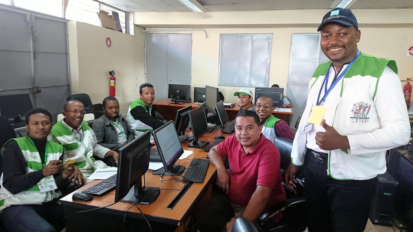 NORDEM expert Jonathan Seke Mavinga with his team of technicians at the Central Election Commission in Antananarivo. (Photo: NORCAP/Anne Sofie Molandsveen)