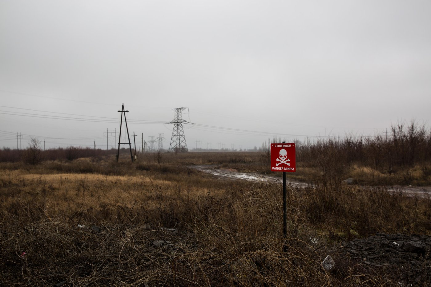 The fields surrounding the contact line are filled with lethal mines and will remain a constant threat to the local populations for years to come.

Photo: Ingebjørg Kårstad/NRC