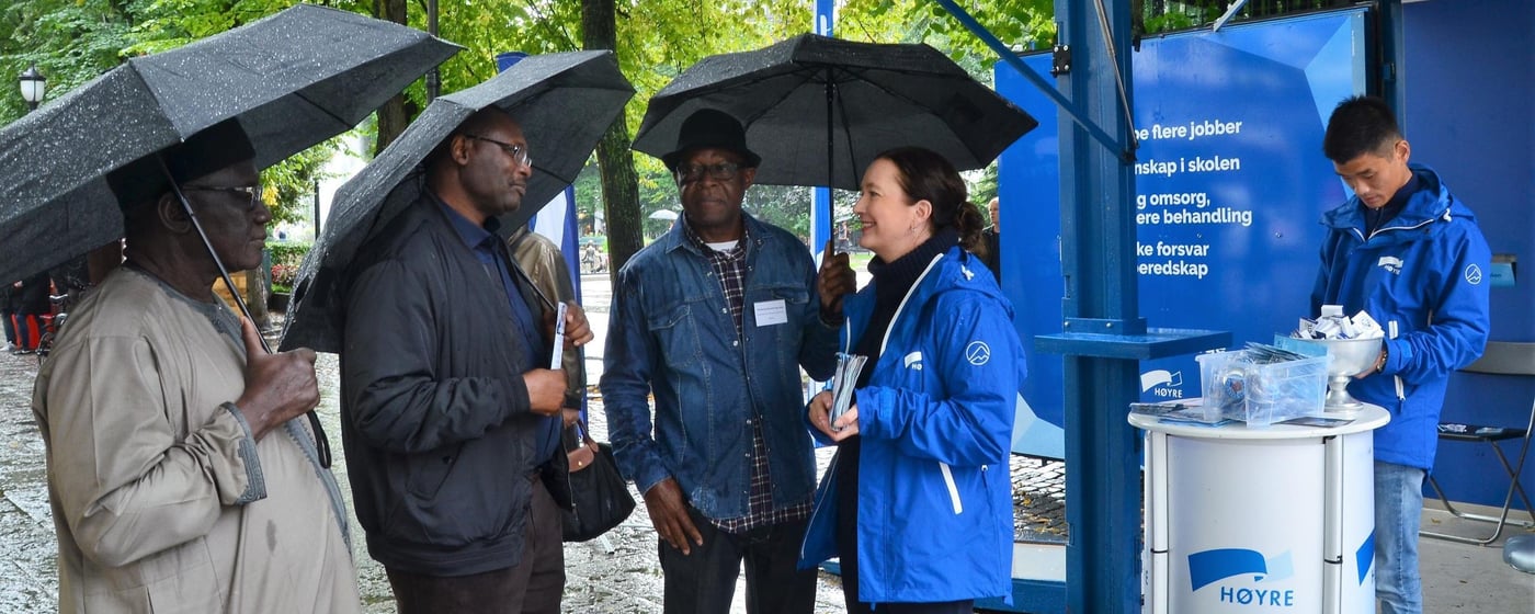 The Nigerian election delegation speaking to a representative from the Conservative party, the largest party in government in Norway, during the campaign. (Photo: NORCAP/Ida Sem Fossvik)