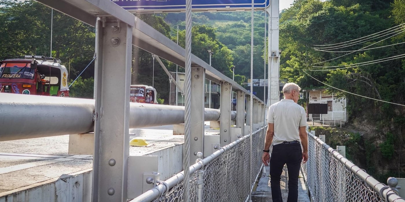 Norwegian Refugee Council's Secretary General Jan Egeland on the border between El Salvador and Guatemala.