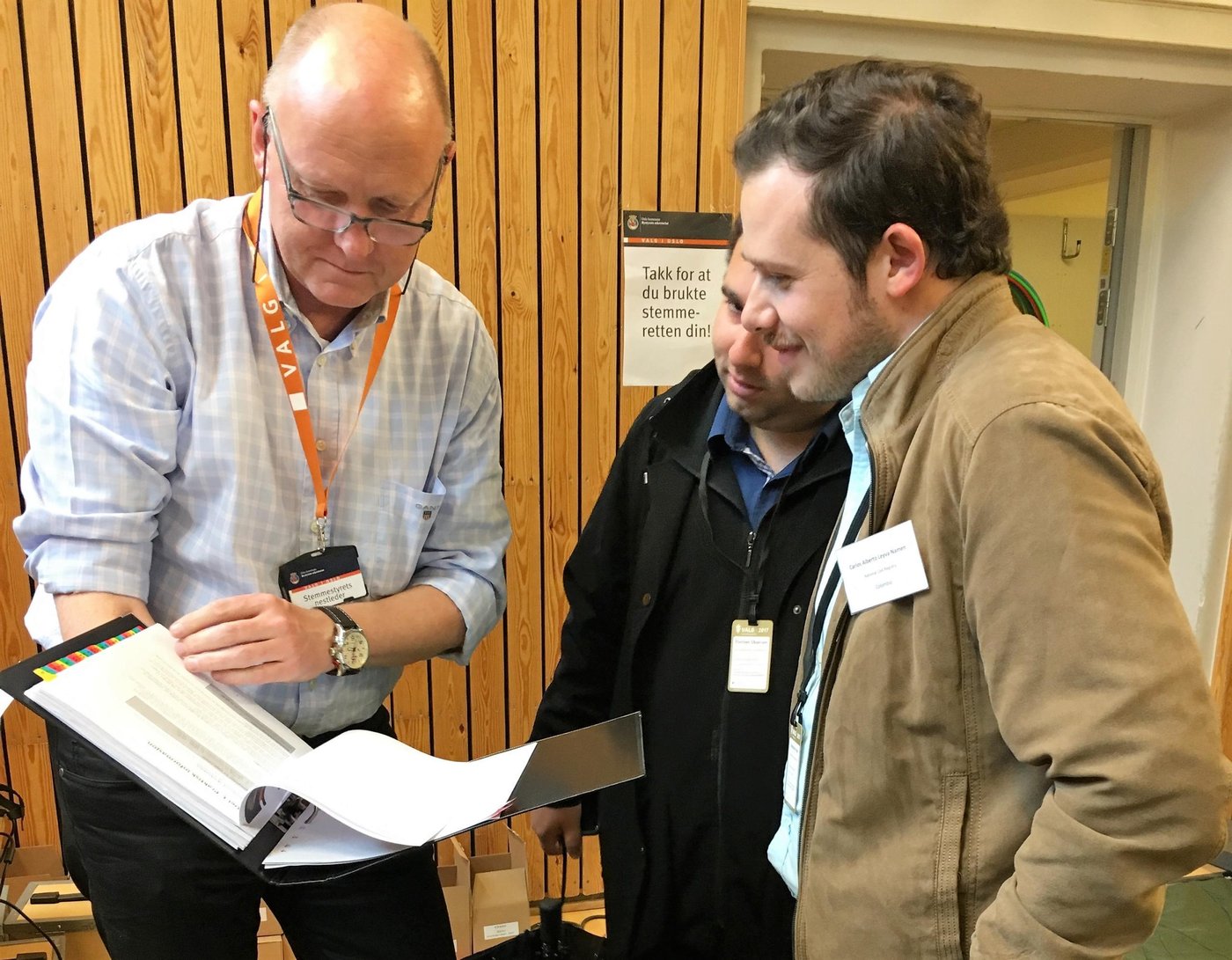 Election observers from Colombia talking to one of the election officials at a polling station in Oslo during the Norwegian parliamentary elections. (Photo: NORCAP/Mari Hagen)
