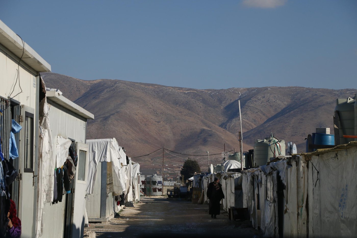 This winter proved to be one of the toughest for thousands of displaced Syrians in Lebanon. Storm "Norma" and “Miriam” caused damages to infrastructure, roads and homes across the country, putting at least 70,000 refugees at risk. Many had to evacuate to alternative locations as their tents collapsed because of the flooding.
Thanks to the generosity of our private sponsors, the Norwegian Refugee Council (NRC) was able to provide funding to a local Lebanese organisation, Union of Relief and Development Associations (URDA), that set up a kitchen in a refugee settlement in the Bekaa Valley in eastern Lebanon. URDA employs refugees to cook the food and distribute the meals to thousands of refugees living in tented settlements.
In March 2019, NRC supported the preparation of over 1,500 meals for 300 refugee families, the majority of whom were evacuated from their homes after the winter storms. Some of them have still not been able to return to their homes as their tents are being rehabilitated.
Photo: Nadine Malli/NRC