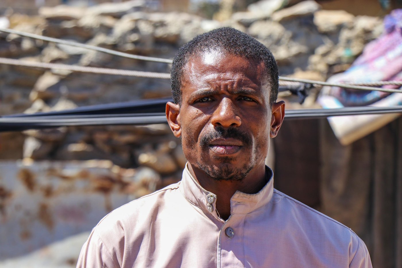 Since fleeing his hometown of Sa’ada in 2015, Mohammed Nasser and his family have been dependent on food assistance. But in April their rations were cut in half. Now he and his community are trying to help each other battle hunger, as famine alarms are raised across the country.
Photo: Mohammed Hasan/NRC