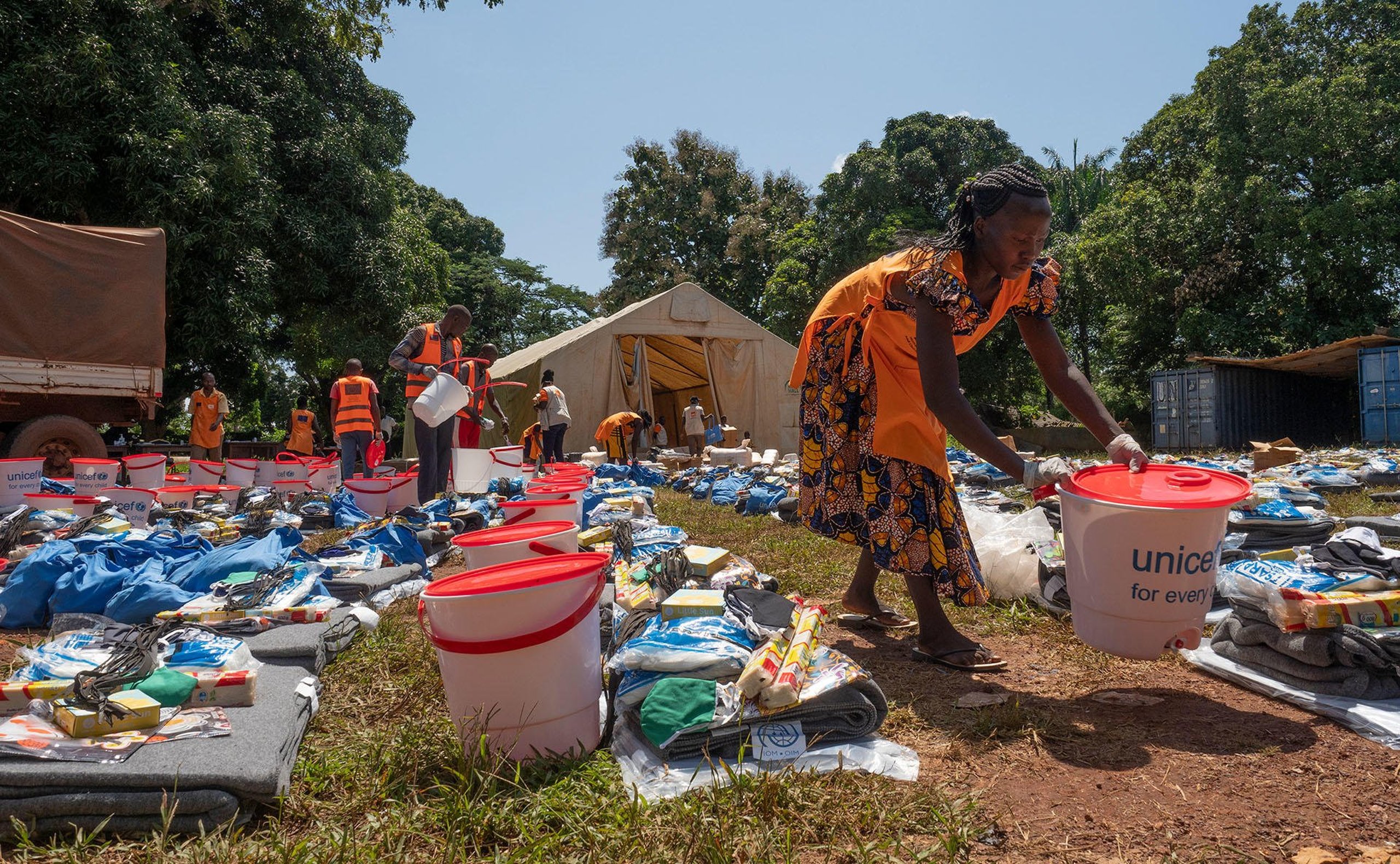 NRC staff preparing non-food items for kits to be distributed to displaced people.