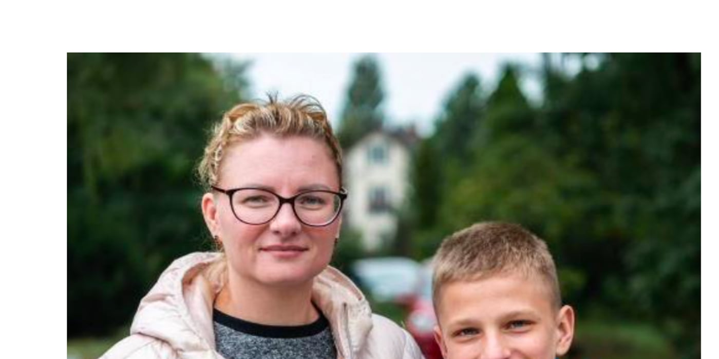 Front page of the report "Enduring hardships: Ukrainian refugees' realities in Moldova and Poland two yers on."